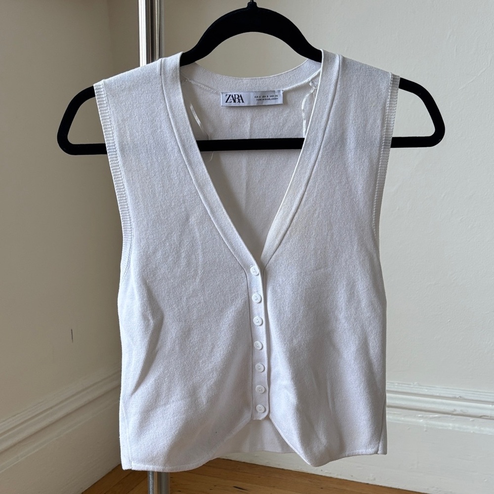 Zara White V-Neck Sleeveless Blouse